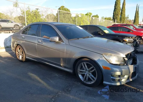 2013 Mercedes-Benz C 250 Sport из США, поврежденный, VIN WDDGF4HB9DA782704